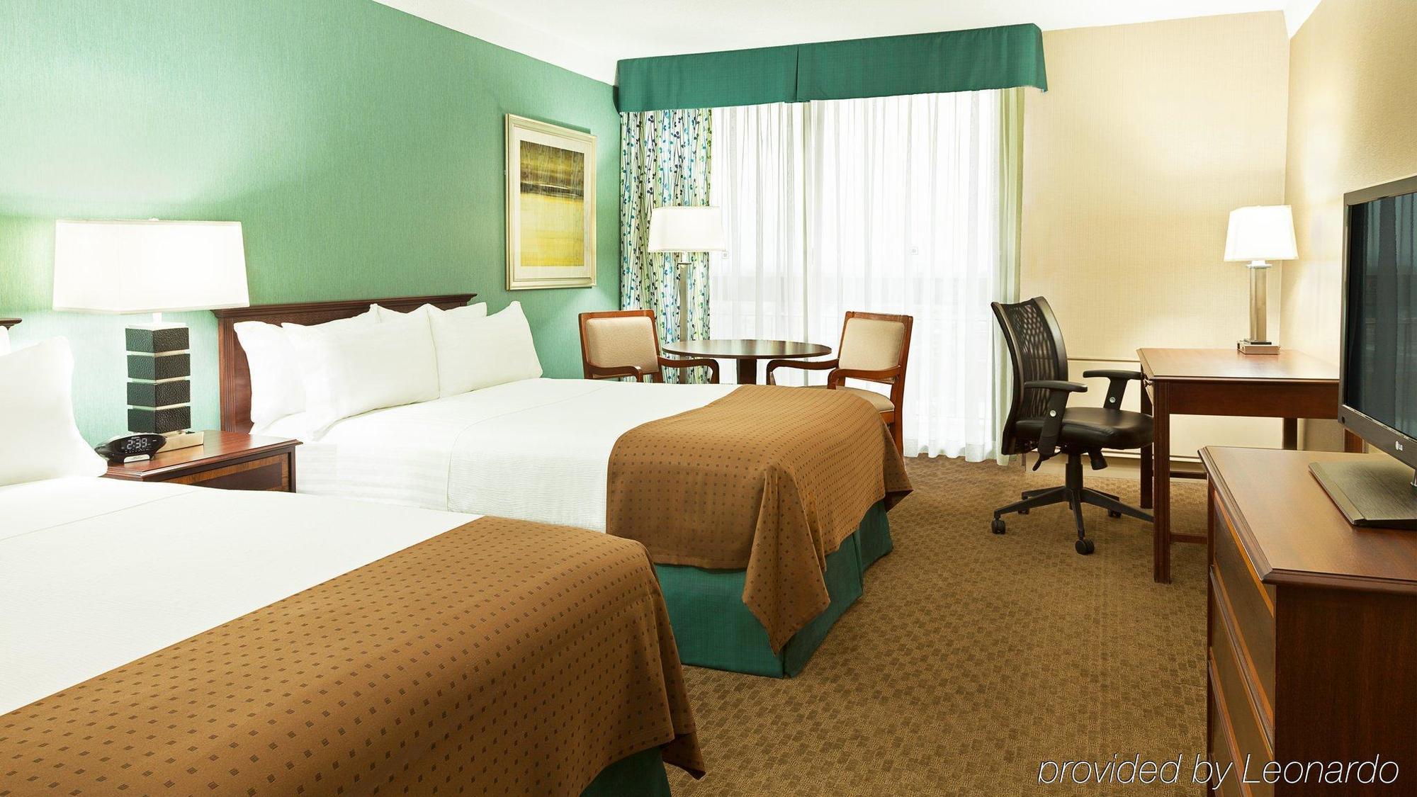 Holiday Inn Toronto - Yorkdale ภายนอก รูปภาพ